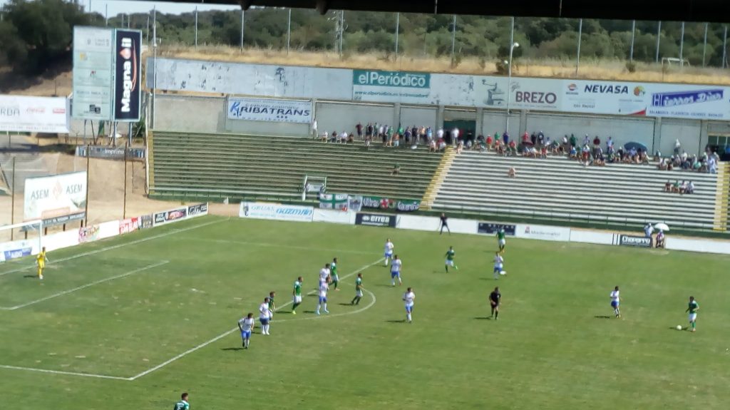 El Villanovense intentará hundir un poco más al Cacereño.